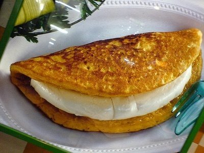 Cacha de maíz con queso de mano |Foto: https://commons.wikimedia.org/