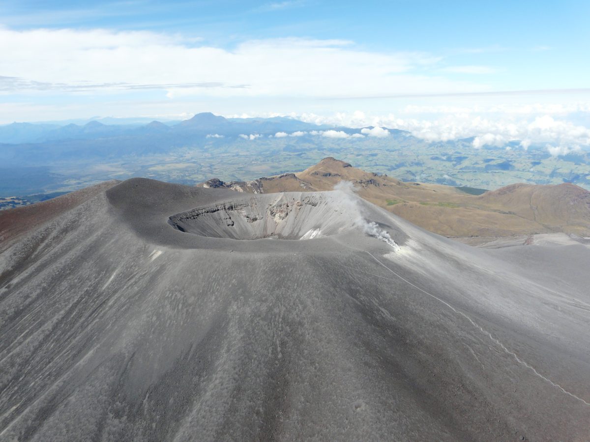 Figura 1. Volcán Puracé, integrante de la cadena volcánica Los Coconucos, Cauca, Colombia. (SGC)